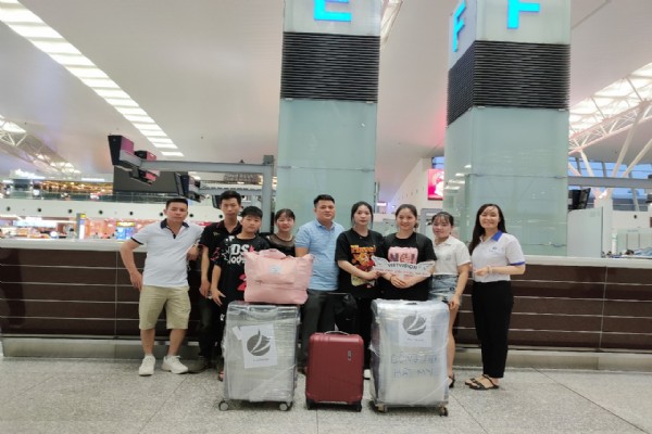 Tiễn 3 học sinh đi Đức chuyên ngành nhà hàng và đầu bếp
