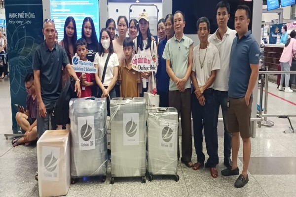 Chuyến bay của 3 cô gái Lạng Sơn, Bắc Giang và Nghệ An sang Đức
