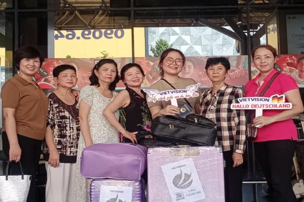 Chuyến bay cô gái Bến Tre sang Đức