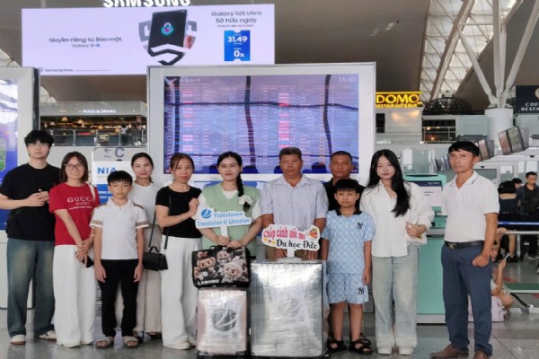 chuyến đò của cô gái Ba Vì qua Đức